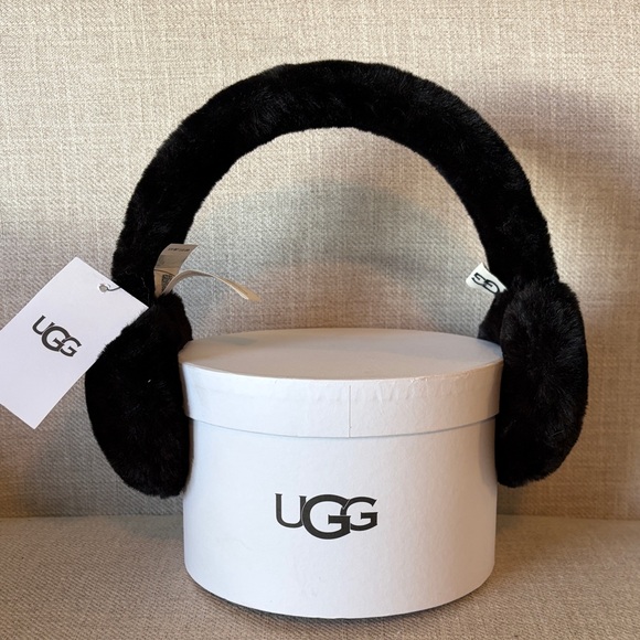 Ugg Black Faux Fur Earmuff New in Box - Picture 2 of 8
